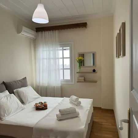 Lejlighed Artaki House With View *