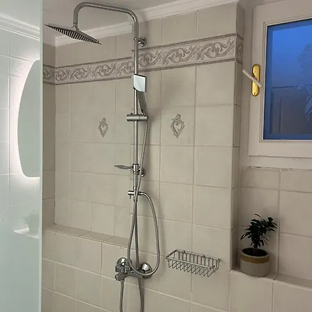 Artaki House With View *