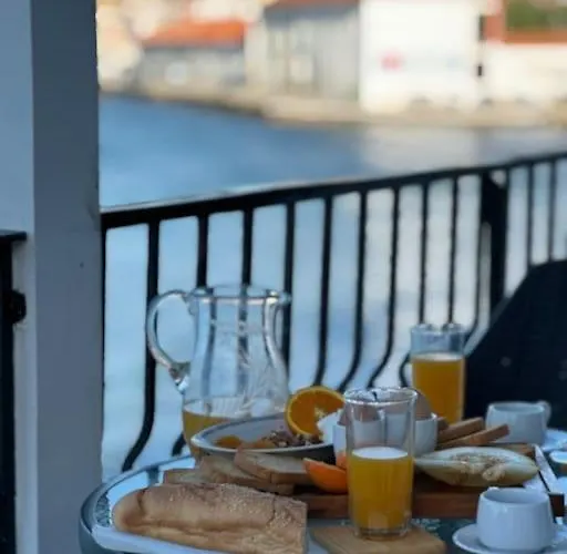 Artaki House With View 公寓